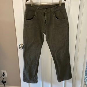 KAVU Men’s canvas pant. Army Green. Size 36 x 30